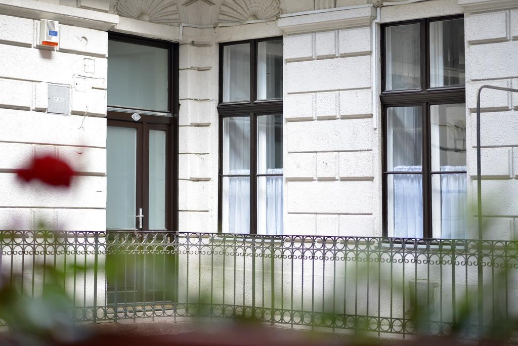 Paris Apartment Budapest Bilik gambar