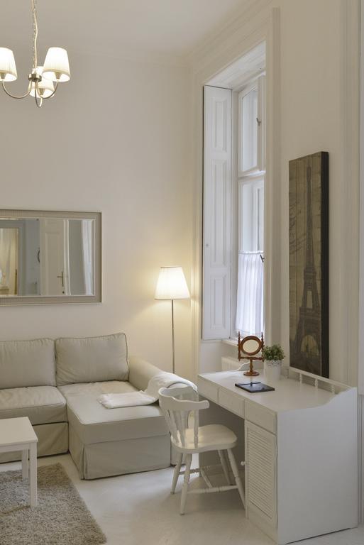 Paris Apartment Budapest Bilik gambar